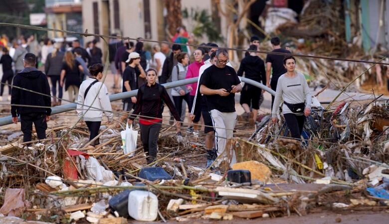 Φονικές πλημμύρες στην Ισπανία: «Υπάρχουν ακόμη πολλοί νεκροί σε αυτοκίνητα»