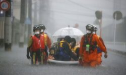 Συναγερμός στην Ιαπωνία εξαιτίας ισχυρών βροχοπτώσεων – Σχεδόν 200.000 κάτοικοι καλούνται να απομακρυνθούν εσπευσμένα