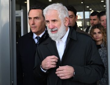 Πέτρος Φιλιππίδης: «Την άρπαξε από το σβέρκο με βία και της έφερε το κεφάλι της στα γεννητικά του όργανα»