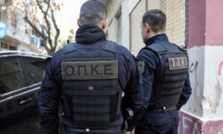 Αστυνομική επιχείρηση σε υπό κατάληψη χώρο και κυλικείο της Νομικής Σχολής Αθηνών