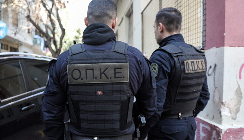 Αστυνομική επιχείρηση σε υπό κατάληψη χώρο και κυλικείο της Νομικής Σχολής Αθηνών
