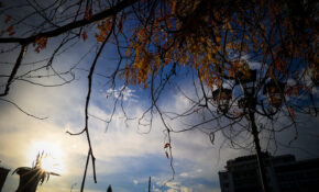 Καιρός: Πού αναμένονται βροχές και καταιγίδες μετά το μεσημέρι