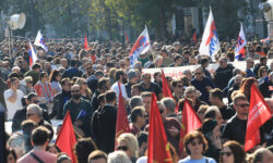 Σε απεργιακό κλοιό η χώρα – Συγκεντρώσεις στο κέντρο της Αθήνας και άλλες πόλεις – Πώς θα κινηθούν τα μέσα μεταφοράς