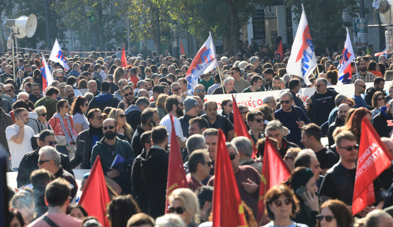 Σε απεργιακό κλοιό η χώρα – Συγκεντρώσεις στο κέντρο της Αθήνας και άλλες πόλεις – Πώς θα κινηθούν τα μέσα μεταφοράς
