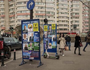 Ρουμανία: Στις κάλπες προσέρχονται οι πολίτες για τον πρώτο γύρο των προεδρικών εκλογών