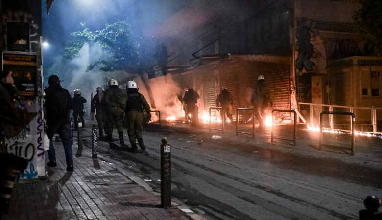 Ένταση στα Εξάρχεια – Έγιναν 14 προσαγωγές