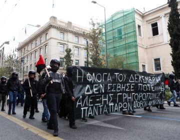 Σε εξέλιξη η πορεία μνήμης για τη δολοφονία του Αλέξανδρου Γρηγορόπουλου – 24 προσαγωγές