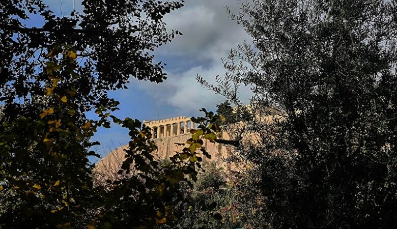 «Ανοιξιάτικος» καιρός με τοπικές βροχές και υψηλές θερμοκρασίες τις επόμενες ημέρες