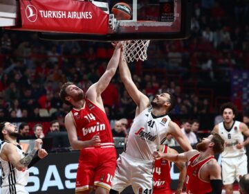 Euroleague: «Πυροβόλα» Βεζένκοφ και Φουρνιές οδήγησαν στη νίκη τον Ολυμπιακό