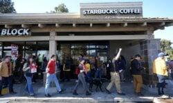 Απεργία εργαζομένων της Starbucks σε περισσότερα από 300 καταστήματα στις ΗΠΑ την παραμονή Χριστουγέννων