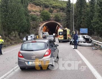 Θανατηφόρα μετωπική σύγκρουση Ι.Χ. με φορτηγό κοντά στην Αράχωβα