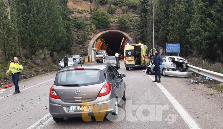 Θανατηφόρα μετωπική σύγκρουση Ι.Χ. με φορτηγό κοντά στην Αράχωβα