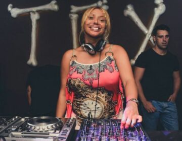 Προφυλακίστηκε η DJ Μικαέλα για το ναρκοπάρτι στα Καλύβια