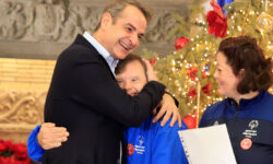 Αθλητές των Special Olympics είπαν τα κάλαντα στον Κυριάκο Μητσοτάκη