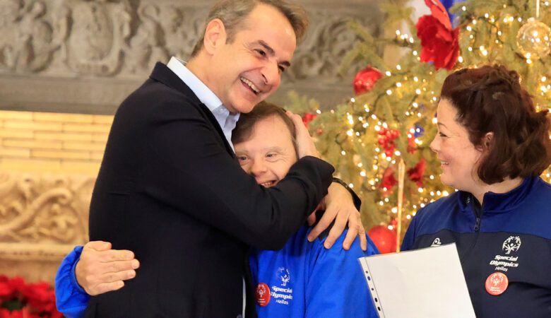 Αθλητές των Special Olympics είπαν τα κάλαντα στον Κυριάκο Μητσοτάκη