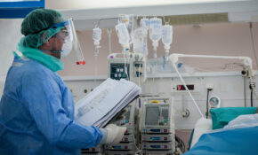 Αγωνία για τον 19χρονο φοιτητή του ΑΠΘ που προσβλήθηκε από μηνιγγίτιδα