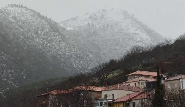 Έπεσαν τα πρώτα χιόνια στην ορεινή Ηλεία – Δείτε εικόνες