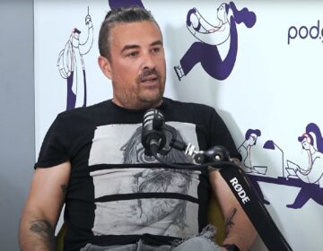 Γιάννης Αϊβάζης: «Έχω χάσει δουλειές επειδή απέρριψα ερωτικές προτάσεις από άνδρες»