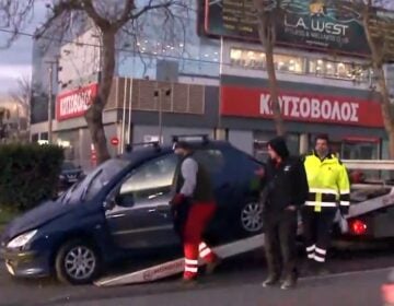 Καραμπόλα τριών αυτοκινήτων στο Χαϊδάρι, τραυματίστηκαν ελαφρά τρεις άνθρωποι