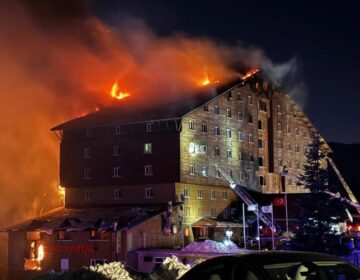 Δεκαπέντε συλλήψεις στην Τουρκία για τη φονική φωτιά σε ξενοδοχείο χιονοδρομικού κέντρου