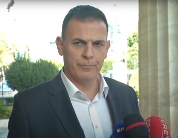 Καραμέρος: «Το σόου του Άδωνι Γεωργιάδη στο φαρμακείο του ΕΟΠΥΥ ξεπερνάει τα όρια του λαϊκισμού και φτάνει στο όριο της γελοιοποίησης»