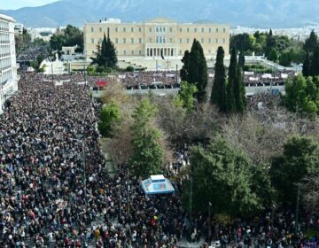 Μεγάλες συγκεντρώσεις διαμαρτυρίας σε όλη την Ελλάδα για το δυστύχημα στα Τέμπη