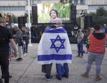 Η Χαμάς παρέδωσε δύο Ισραηλινούς ομήρους στον Ερυθρό Σταυρό