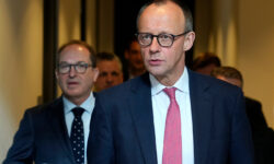Πρώτο κόμμα η AfD σε νέα δημοσκόπηση – Αυξάνεται η δυσαρέσκεια για την κυβέρνηση και τον καγκελάριο