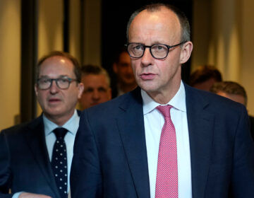 Πρώτο κόμμα η AfD σε νέα δημοσκόπηση – Αυξάνεται η δυσαρέσκεια για την κυβέρνηση και τον καγκελάριο
