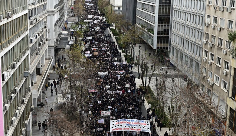 Απεργία 28ης Φεβρουαρίου για την τραγική επέτειο δύο ετών από το δυστύχημα στα Τέμπη: Ποιοι συμμετέχουν, τι θα γίνει με τα ΜΜΜ