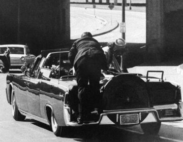 Πέθανε στα 93 του χρόνια ο πρώην πράκτορας της Secret Service που προσπάθησε να σώσει τον Τζον Φ. Κένεντι