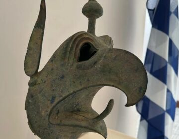 Επιστρέφει στην Ελλάδα από τη Νέα Υόρκη χάλκινη κεφαλή γρύπα από την Αρχαία Ολυμπία