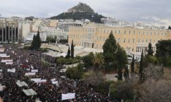 Μεγάλο πλήθος στα συλλαλητήρια για τα Τέμπη σε Αθήνα, Θεσσαλονίκη και Πάτρα