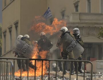 Επεισόδια στο κέντρο της Αθήνας: Δεκατρείς τραυματίες στα νοσοκομεία – Δεκάδες συλλήψεις