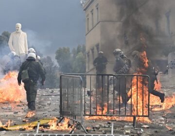 Επεισόδια από τους «γνωστούς άγνωστους» στην μεγαλειώδη συγκέντρωση στο Σύνταγμα