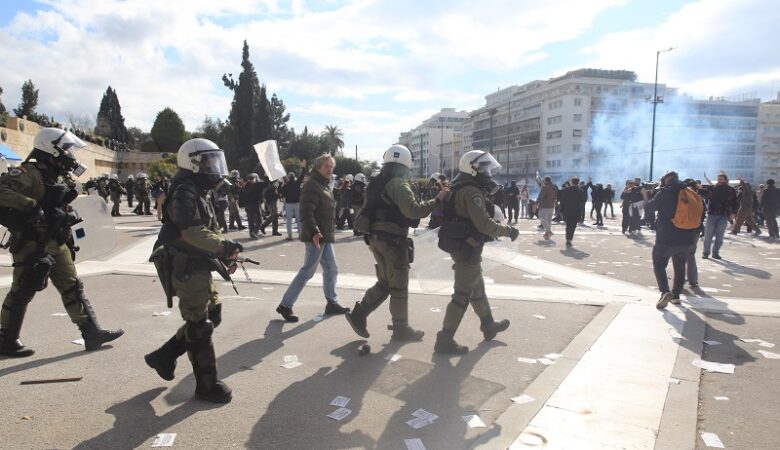 Ελεύθεροι οι συλληφθέντες κατά τους προληπτικούς ελέγχους στο συλλαλητήριο για τα Τέμπη