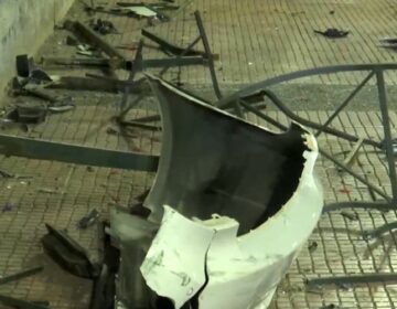 Από θαύμα σώθηκε οδηγός που έπεσε με το αμάξι σε κιγκλιδώματα στην Βασιλίσσης Σοφίας