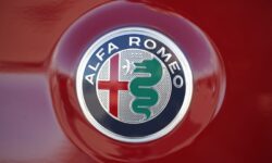 Η νέα έκδοση της Alfa Romeo Junior που αναβαθμίζει την οδική συμπεριφορά