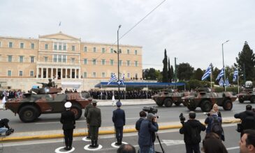 Με λαμπρότητα τίμησε η Ελλάδα τίμησε την επέτειο της 25ης Μαρτίου