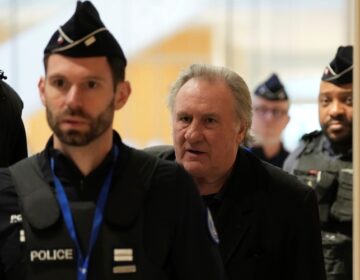 Γαλλία: Ο Ζεράρ Ντεπαρντιέ λέει ότι δεν άγγιξε την ενάγουσα στη δίκη του για σεξουαλική επίθεση