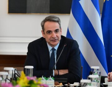 Κυριάκος Μητσοτάκης από το Υπουργικό: Αυξάνεται στα 880 ευρώ ο κατώτατος μισθός από 1η Απριλίου