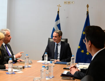 Ο Μητσοτάκης στο υπουργείο Μετανάστευσης και Ασύλου: Η Ελλάδα θα πρωτοστατήσει στον ευρωπαϊκό διάλογο για τις επιστροφές