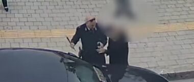 Σκηνές απείρου κάλλους με μαινόμενο αρχιμανδρίτη κατά αστυνομικών που του πήραν τις πινακίδες στη Λαμία