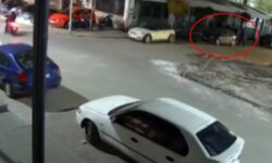Συνελήφθησαν νεαροί που απείλησαν αστυνομικούς με όπλο στο Μπουρνάζι – «Αιτιολογημένοι οι δεύτεροι αν πυροβολούσαν εναντίον του ενός εξ αυτών»