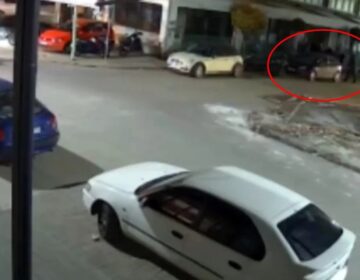 Συνελήφθησαν νεαροί που απείλησαν αστυνομικούς με όπλο στο Μπουρνάζι – «Αιτιολογημένοι οι δεύτεροι αν πυροβολούσαν εναντίον του ενός εξ αυτών»
