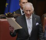 «Η ειρήνη δεν μπορεί ποτέ να θεωρείται δεδομένη», δήλωσε ο βασιλιάς Κάρολος στην ομιλία του στο ιταλικό κοινοβούλιο