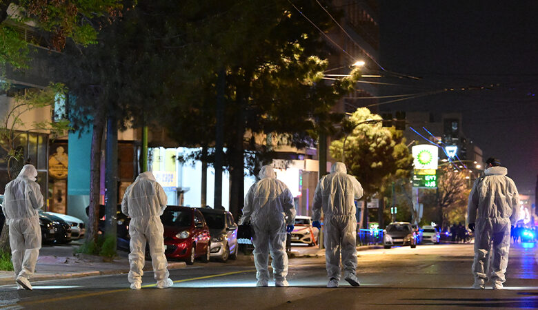 Σε βίντεο έχουν καταγραφεί ο ύποπτος και ο συνεργός του για την βομβιστική επίθεση στα γραφεία της Hellenic Train