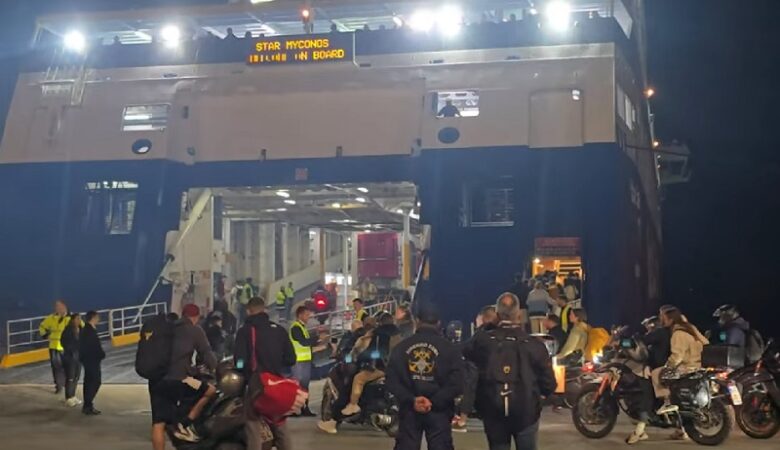 Αλαλούμ στο λιμάνι της Σύρου με 220 επιβάτες που είχαν βγάλει εισιτήριο από την Ικαρία