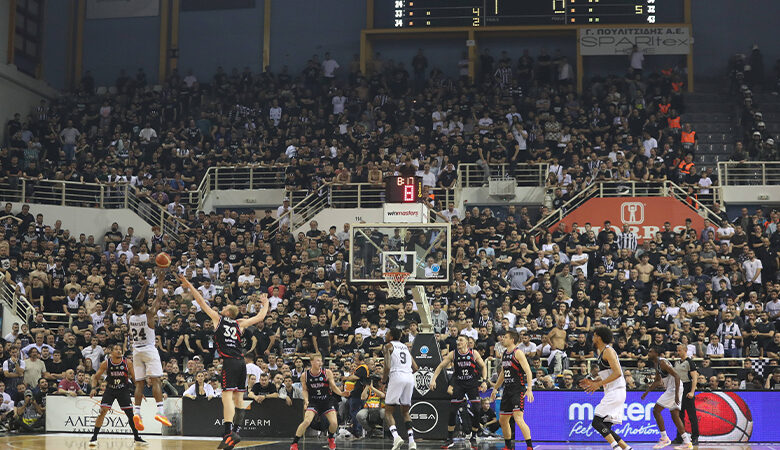 Europe Cup: Φίλαθλος του ΠΑΟΚ τραυματίστηκε όταν έσκασε κροτίδα στο χέρι του