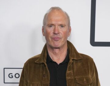 Ο Μάικλ Κίτον στο θρίλερ «The Whisper Man» στο πλευρό του Ρόμπερτ Ντε Νίρο